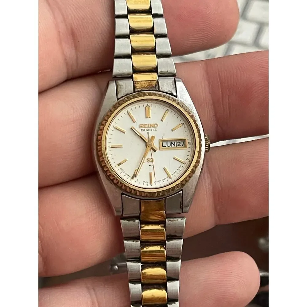 Seiko Women's Gold Tone Quartz Watch Day/Date Vintage 8523-0059 A4